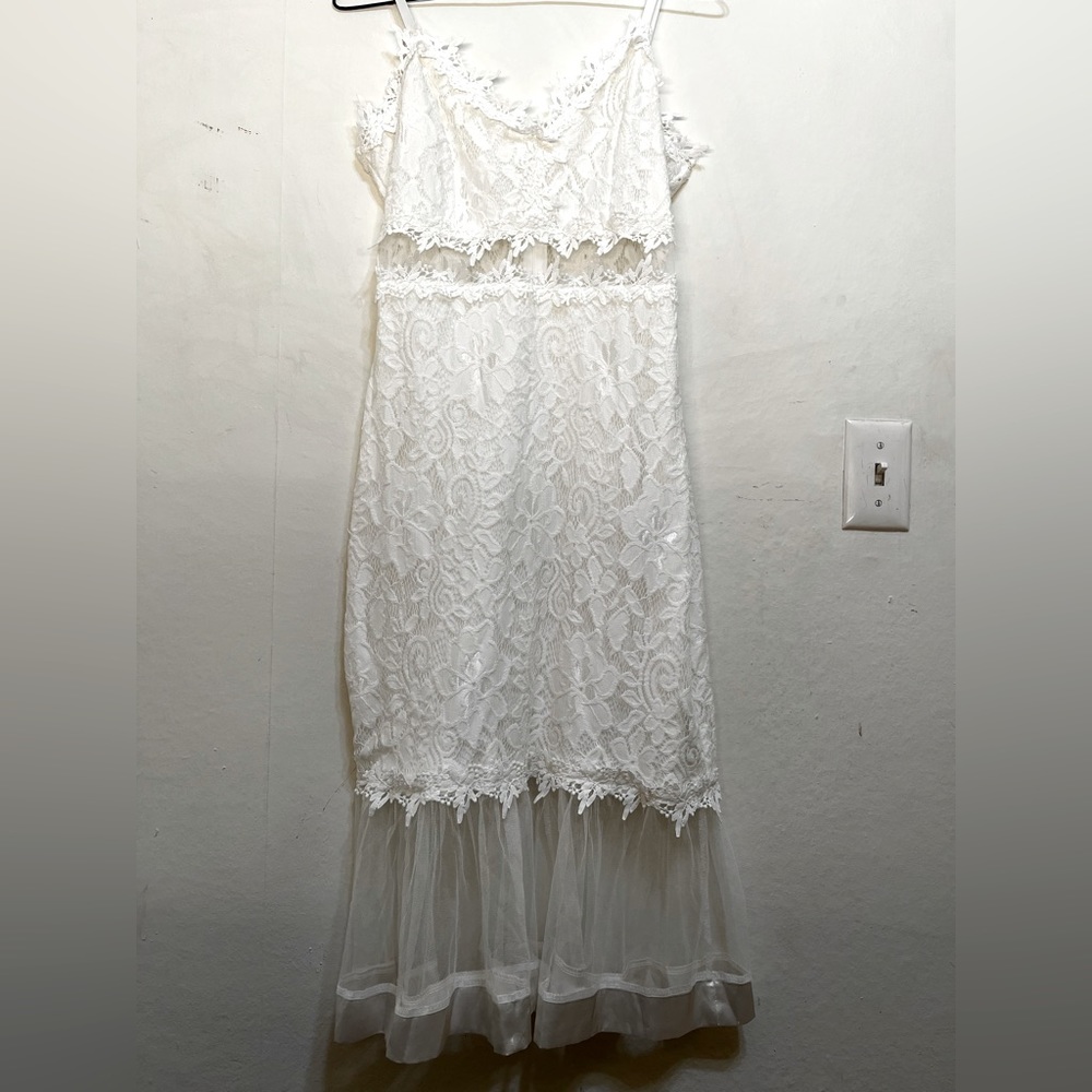 White lace body con dress
